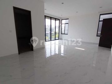 Disewakan Rumah Luas di Permata Hijau 12X25 (300M2) Unit Ready!!