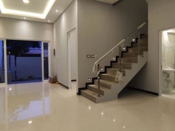 Rumah Sutorejo Utara BARU GRESS hadap selatan