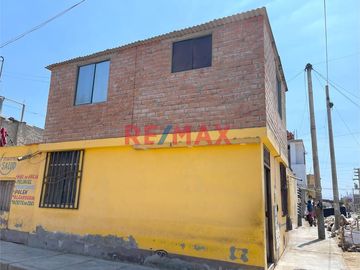 ¡Gran oportunidad! Se vende casa como terreno en esquina, ubicado en buenos aires sur, a una cuadra de la Avenida Manuel Seoane. Cerca a tiendas, merc