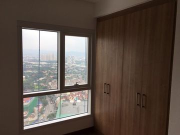 FURNISHED 2BR UNIT FOR LEASE IN ROYALTON IN CAPITOL COMMONS PASIG