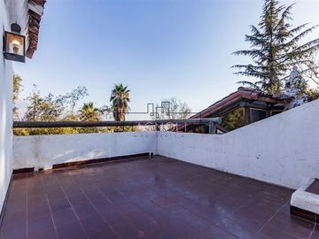 Casa en Venta en Lo Curro. Via Roja