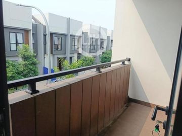 Rumah Dijual di Summarecon Crown Gading Cluster Regia Bekasi Jawa Barat