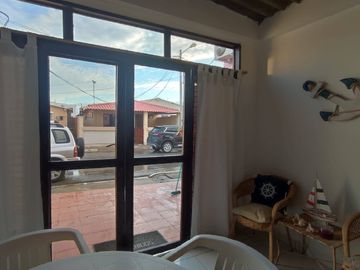 SE VENDE VILLA AMOBLADA EN URB. PRIVADA EN PUNTA CARNERO (K.A)