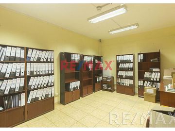 Local Comercial de 2,000 mt ubicado en la cuadra 24 de la Av. Venezuela

El Terreno ha funcionado como oficinas y almacenes de una prestigiosa empre