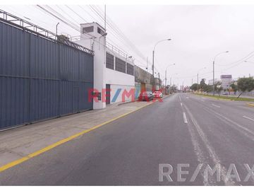 Local Comercial de 2,000 mt ubicado en la cuadra 24 de la Av. Venezuela

El Terreno ha funcionado como oficinas y almacenes de una prestigiosa empre