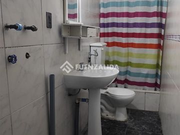 Casa en arriendo de 4 dorm. en Maipú