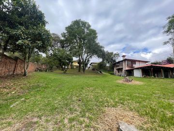 Vendo terreno de 883 m2, dentro de urbanización vía Pillagua