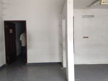 Rumah Usaha Disewakan Mayjend Sungkono