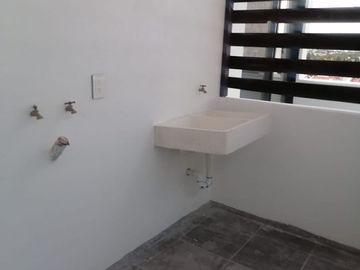 Casa en Venta en Pedregal de Schoenstatt, Diseño de Autor, 4 Recamras, 3.5 Baños