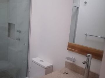 Casa en Venta en Pedregal de Schoenstatt, Diseño de Autor, 4 Recamras, 3.5 Baños