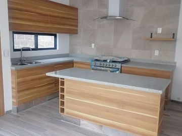 Casa en Venta en Pedregal de Schoenstatt, Diseño de Autor, 4 Recamras, 3.5 Baños