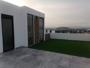 Casa en Venta en Pedregal de Schoenstatt, Diseño de Autor, 4 Recamras, 3.5 Baños
