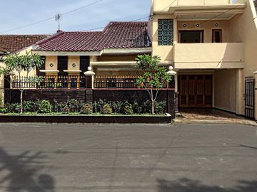 DIJUAL RUMAH KOST 2 LANTAI LOKASI STRATEGIS DISUKUN PUSAT KOTA MALANG