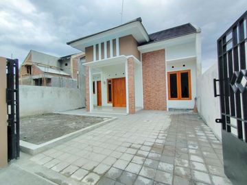 RUMAH BARU DI PURWOMARTANI DEKAT JALAN UTAMA