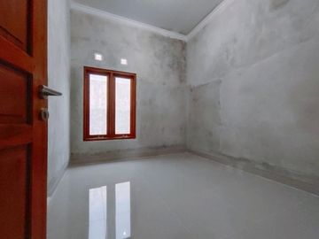 RUMAH BARU DI PURWOMARTANI DEKAT JALAN UTAMA