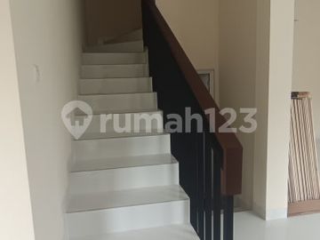 Rumah Hook Brand New 3 Lantai Citra Garden