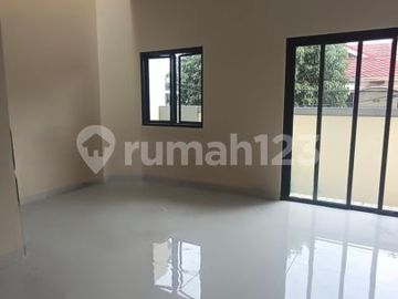 Rumah Hook Brand New 3 Lantai Citra Garden