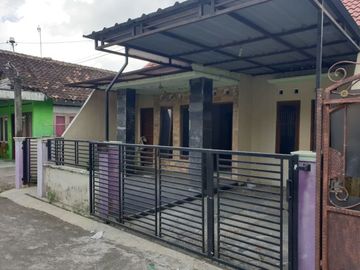 RUMAH SIAP HUNI, 3 KAMAR TIDUR DI GODEAN, SLEMAN