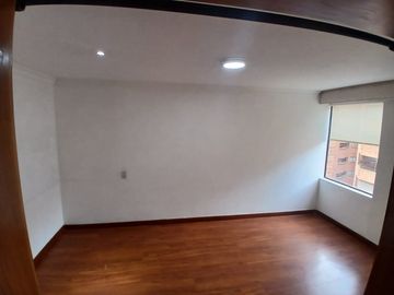apartamento en arriendo en el chico. Cod A121048