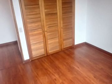 apartamento en arriendo en el chico. Cod A121048