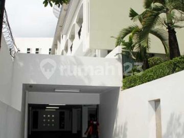 Dijual Semi Apartemen dan Kos-Kosan 3 Lantai (22 Bedrooms) di Menteng Jakarta Pusat