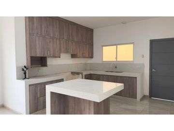 CASA AMPLIA A ESTRENAR EN LAS ORQUDEAS, MANTA