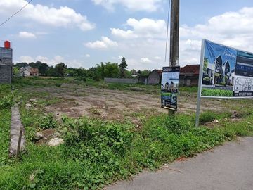 RUMAH 2 LANTAI MURAH DI MAGUWOHARJO DEKAT JOGJA BAY DENGAN KOLAM RENANG PRIBADI