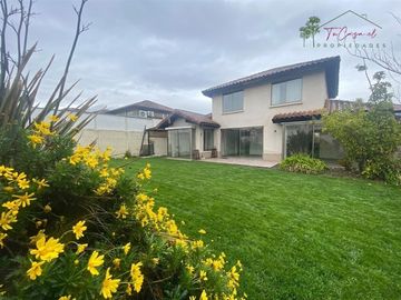 Casa en venta de 4D/2B condominio Laguna Sol - Padre Hurtado