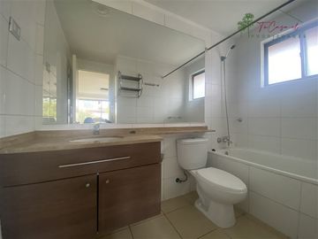 Casa en venta de 4D/2B condominio Laguna Sol - Padre Hurtado