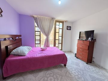 casa en venta en villa imperial. Cod V2305