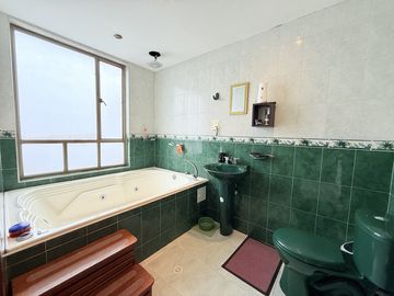 casa en venta en villa imperial. Cod V2305