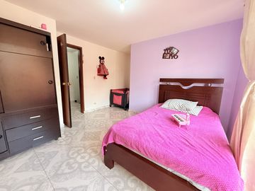 casa en venta en villa imperial. Cod V2305
