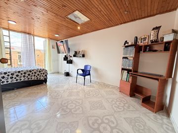 casa en venta en villa imperial. Cod V2305