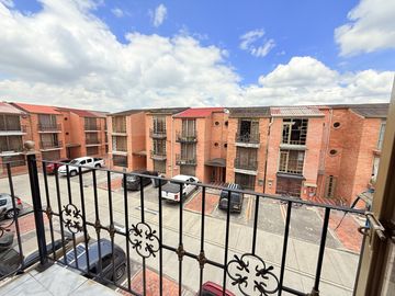 casa en venta en villa imperial. Cod V2305
