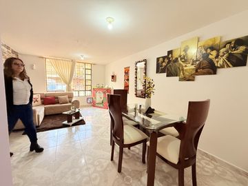 casa en venta en villa imperial. Cod V2305
