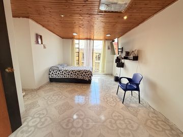 casa en venta en villa imperial. Cod V2305