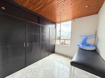 casa en venta en villa imperial. Cod V2305