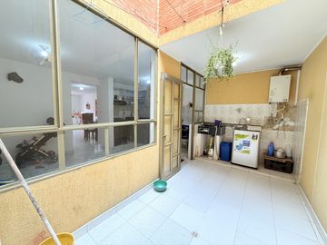 casa en venta en villa imperial. Cod V2305