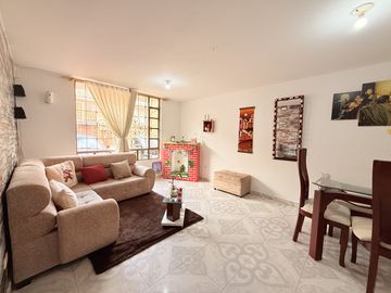 casa en venta en villa imperial. Cod V2305