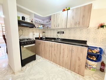 casa en venta en villa imperial. Cod V2305