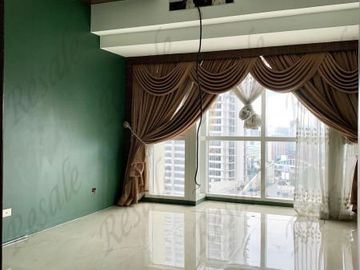 2BR UNIT for SALE at Manansala Tower