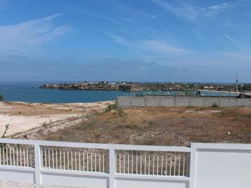 Ayangue Custom Home on 1/4 Acre: Se Vende Casa Cerca del Mar en Ayangue