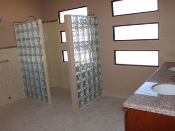 Ayangue Custom Home on 1/4 Acre: Se Vende Casa Cerca del Mar en Ayangue