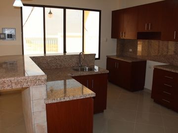Ayangue Custom Home on 1/4 Acre: Se Vende Casa Cerca del Mar en Ayangue