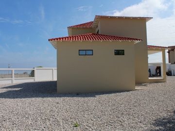Ayangue Custom Home on 1/4 Acre: Se Vende Casa Cerca del Mar en Ayangue