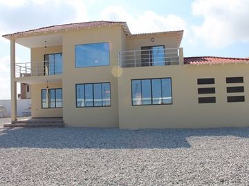 Ayangue Custom Home on 1/4 Acre: Se Vende Casa Cerca del Mar en Ayangue