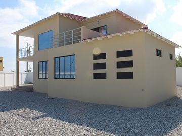Ayangue Custom Home on 1/4 Acre: Se Vende Casa Cerca del Mar en Ayangue