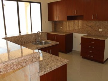 Ayangue Custom Home on 1/4 Acre: Se Vende Casa Cerca del Mar en Ayangue