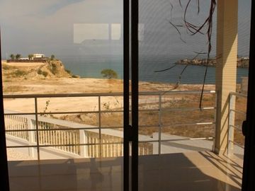 Ayangue Custom Home on 1/4 Acre: Se Vende Casa Cerca del Mar en Ayangue
