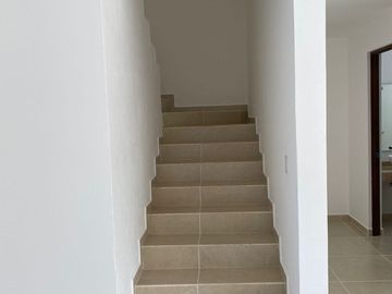 Preciosa Casa en Cañadas del Arroyo, Roff Garden, Jardín, 3 Recamaras, Estudio..